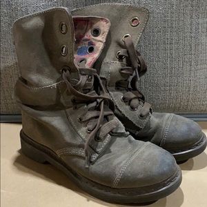 Tan dr. Marten boots